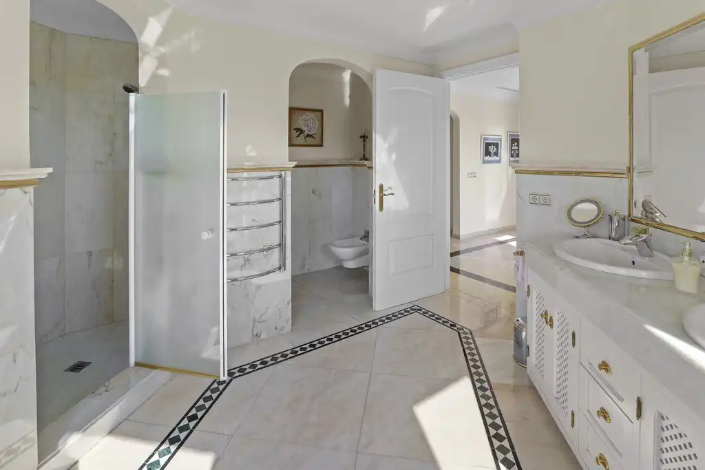 Chalet con piscina en venta en Benahavís pueblo, imagen 31