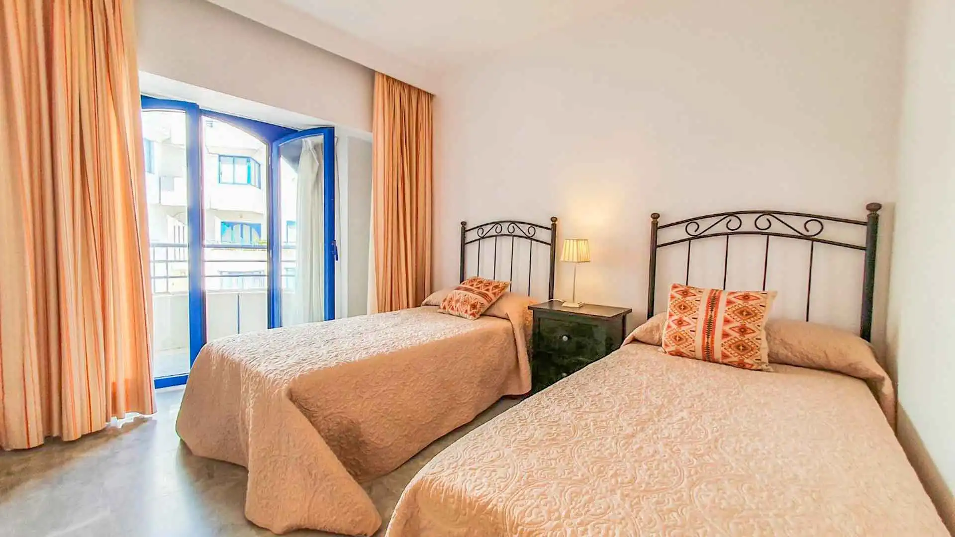 Bedroom of Apartments for sale in Marbella  with Air Conditioner, Terrace and Storage room