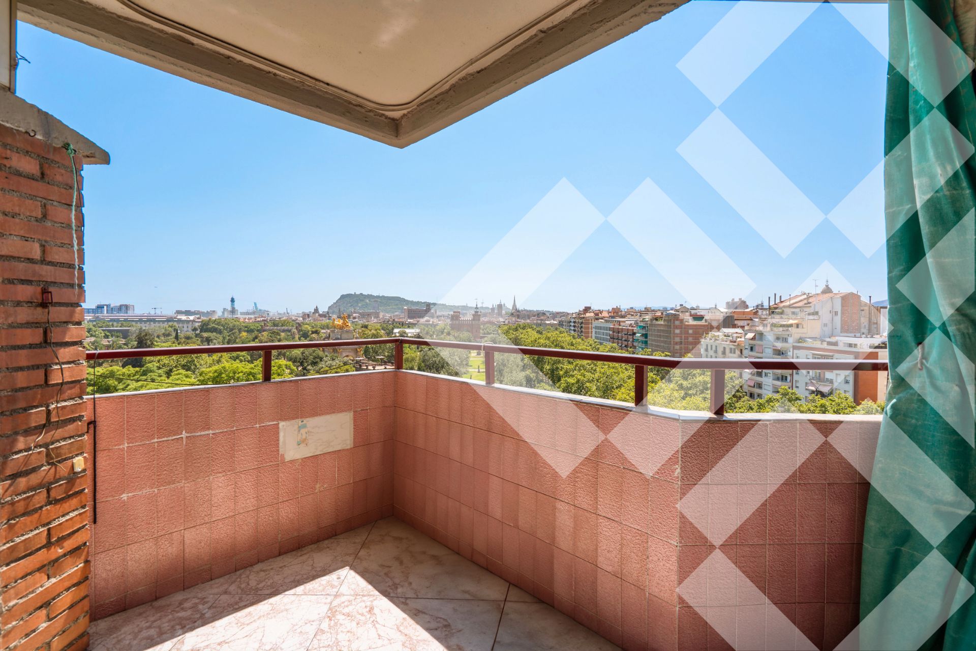 Dormitori de Dúplex en venda en  Barcelona Capital amb Parquet, Terrassa i Moblat