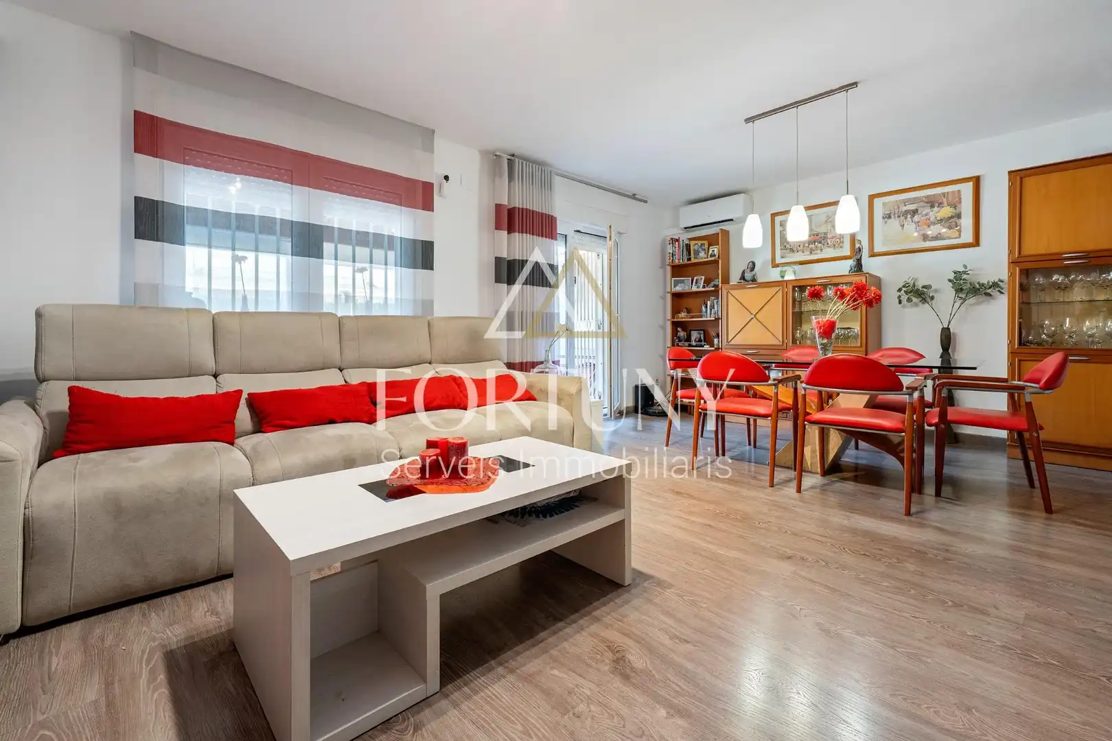 Sala de estar de Casa adosada en venta en Reus con Aire acondicionado, Calefacción y Terraza