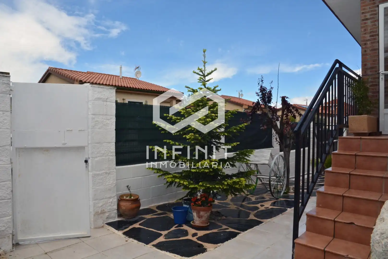 Exterior view of Houses for sale in Yebes  with Air Conditioner, Heating and Private garden