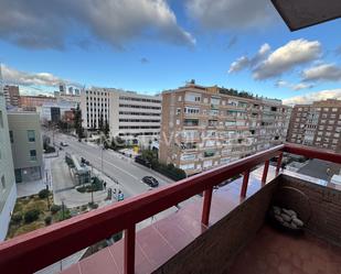 Vista exterior de Apartament de lloguer en  Madrid Capital amb Aire condicionat, Calefacció i Terrassa