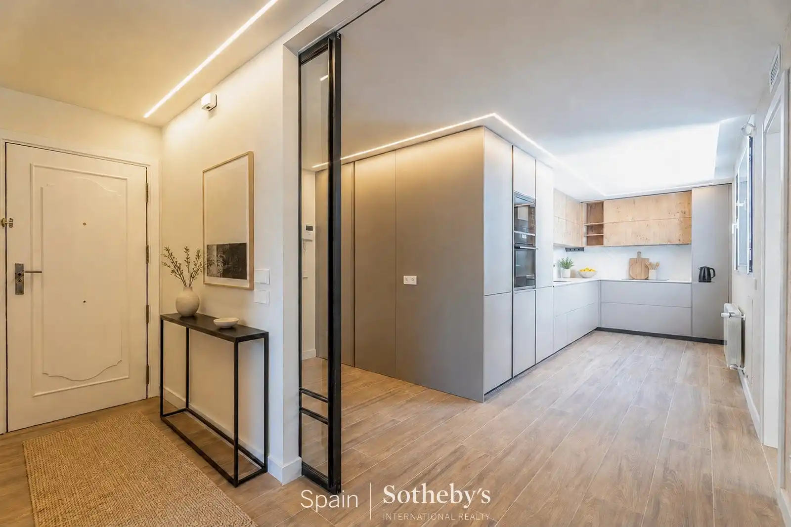 Apartamento con piscina en alquiler en Calle de la Infanta María Teresa, imagen 3