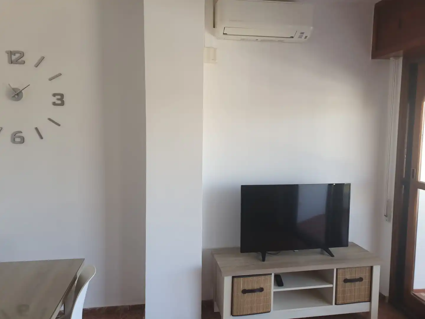 Sala d'estar de Pis de lloguer en Roquetas de Mar amb Aire condicionat, Calefacció i Jardí privat