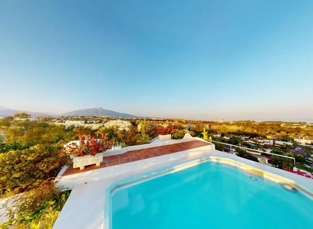 Ático con piscina en venta en San Pedro de Alcántara
