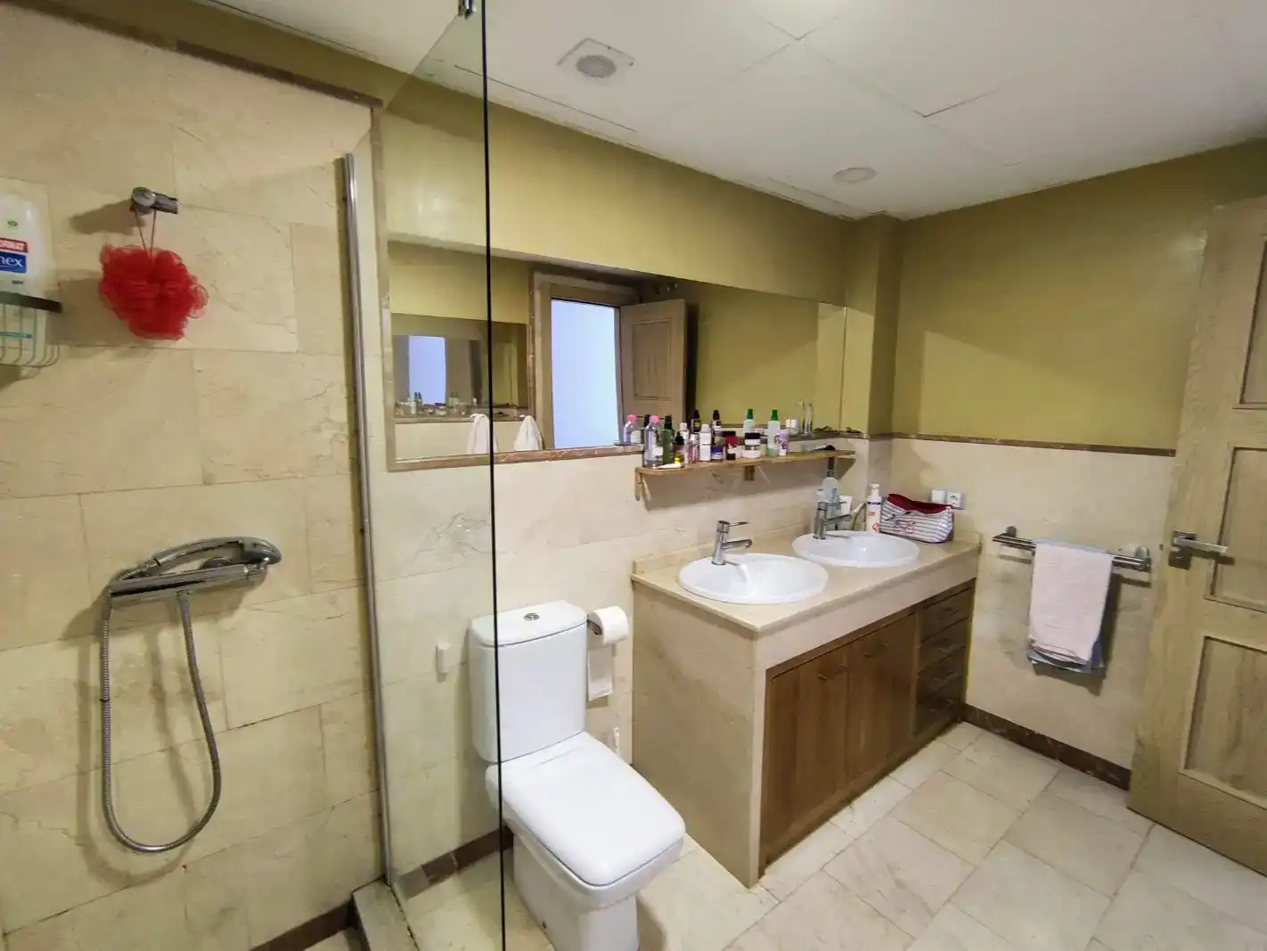 Badezimmer von Wohnung zur Miete in Los Barrios mit Schwimmbad und Balkon