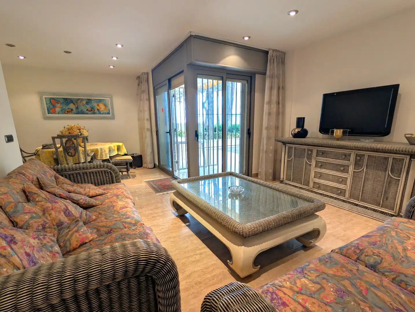 Sala de estar de Planta baja en venta en Castell d'Aro, Platja d'Aro i s'Agaró con Aire acondicionado, Calefacción y Jardín privado