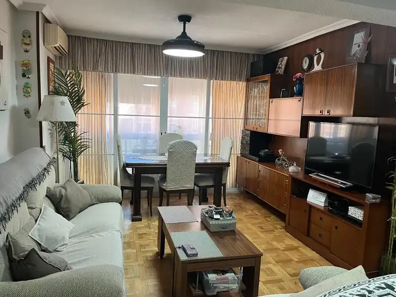 Piso con ascensor en venta en Latina