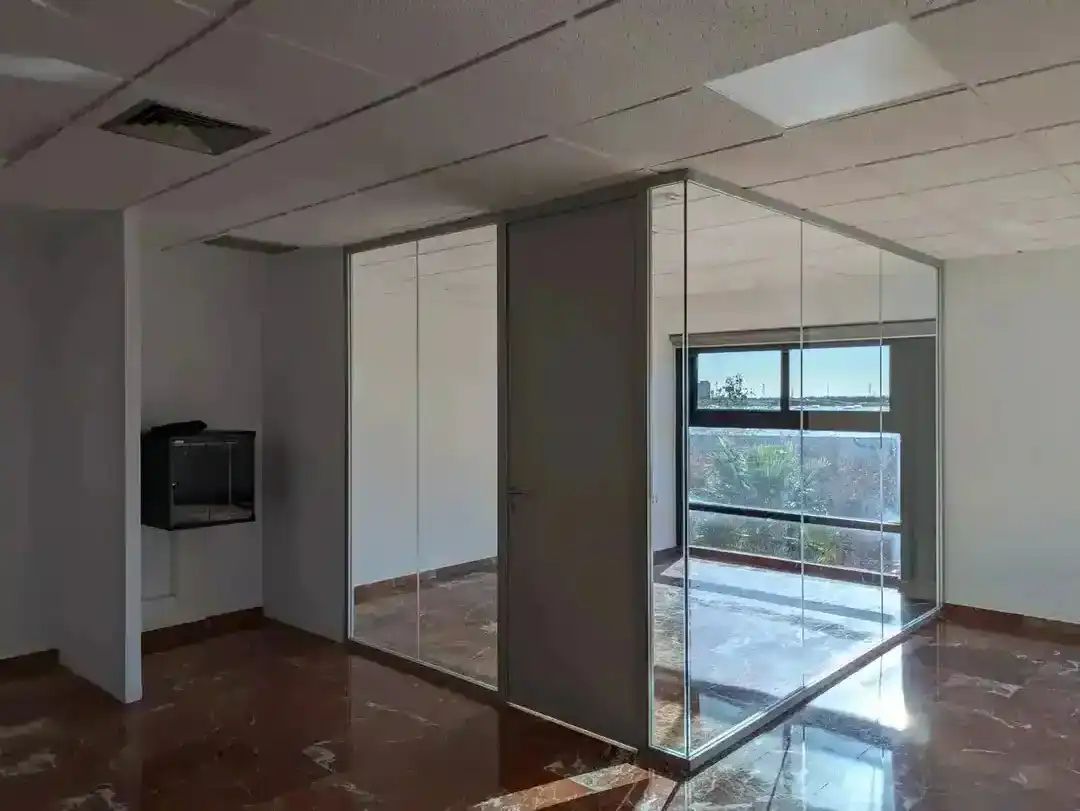 Büro zur Miete in Cornellà de Llobregat mit Klimaanlage, Heizung und Internet
