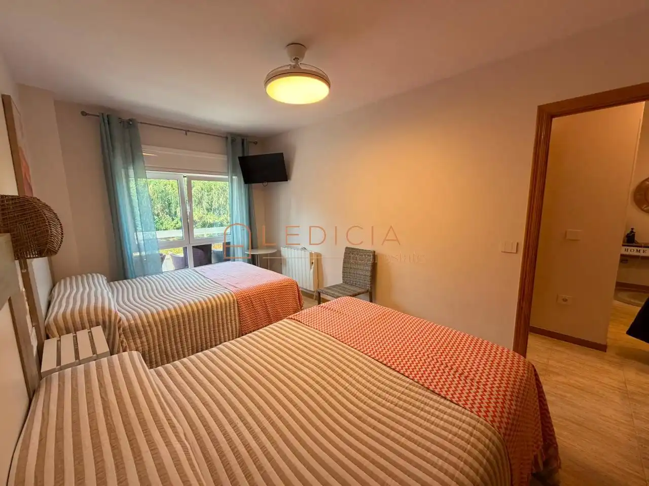Schlafzimmer von Wohnung zur Miete in Vigo  mit Heizung, Abstellraum und Möbliert