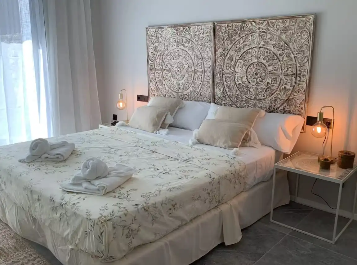 Schlafzimmer von Wohnungen zur Miete in Santa Eulària des Riu mit Klimaanlage, Heizung und Terrasse
