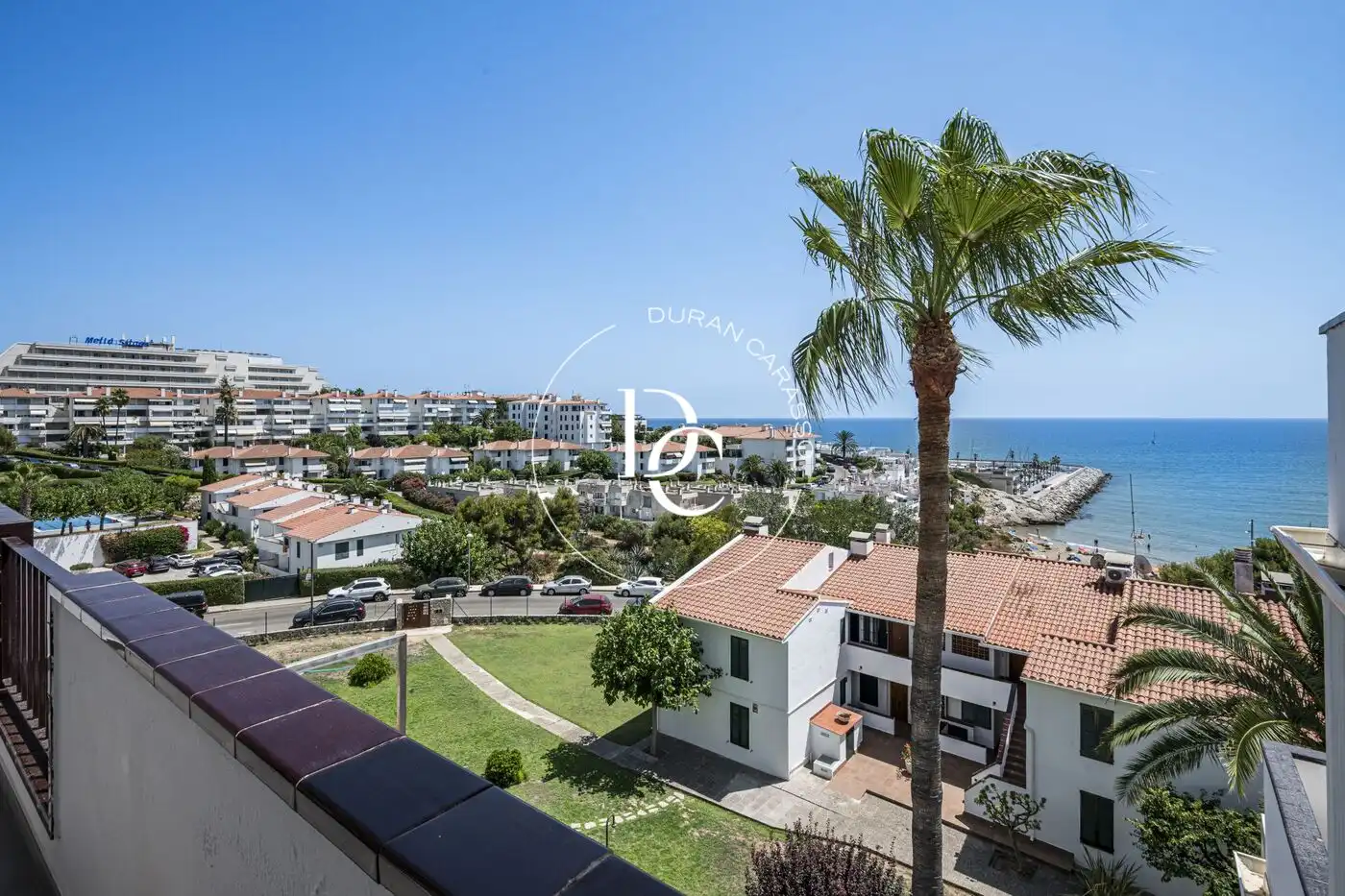 Außenansicht von Maisonette zum Verkauf in Sitges mit Klimaanlage, Heizung und Privatgarten