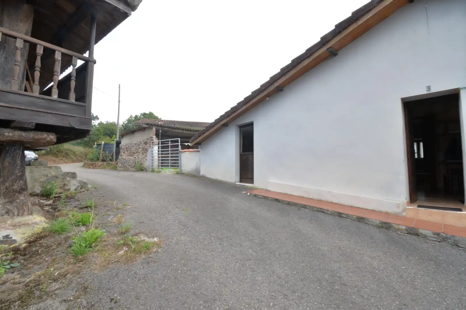 Vista exterior de Finca rústica en venda en Oviedo  amb Traster