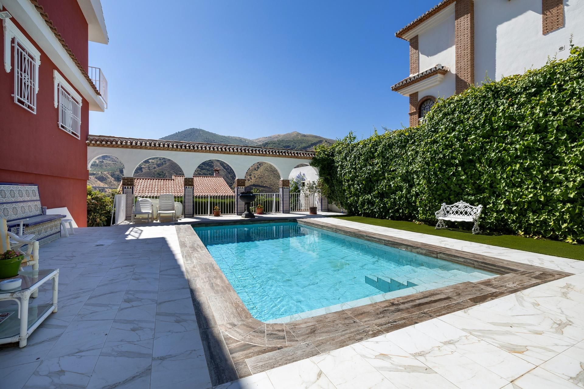 Piscina de Casa o xalet en venda en Pinos Genil amb Aire condicionat, Jardí privat i Piscina