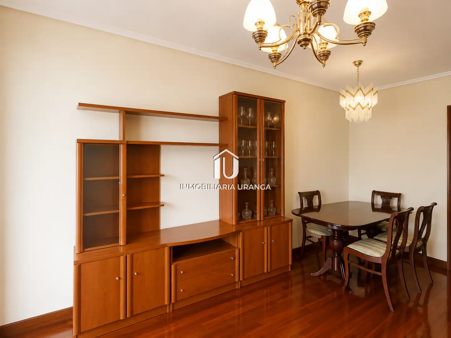 Comedor de Piso en venta en Castro-Urdiales con Calefacción, Terraza y Piscina comunitaria