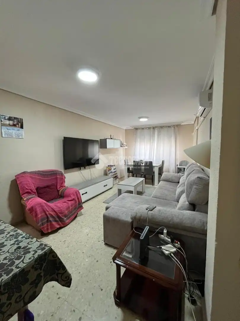 Sala de estar de Piso en venta en Sevilla con Calefacción, Terraza y Amueblado