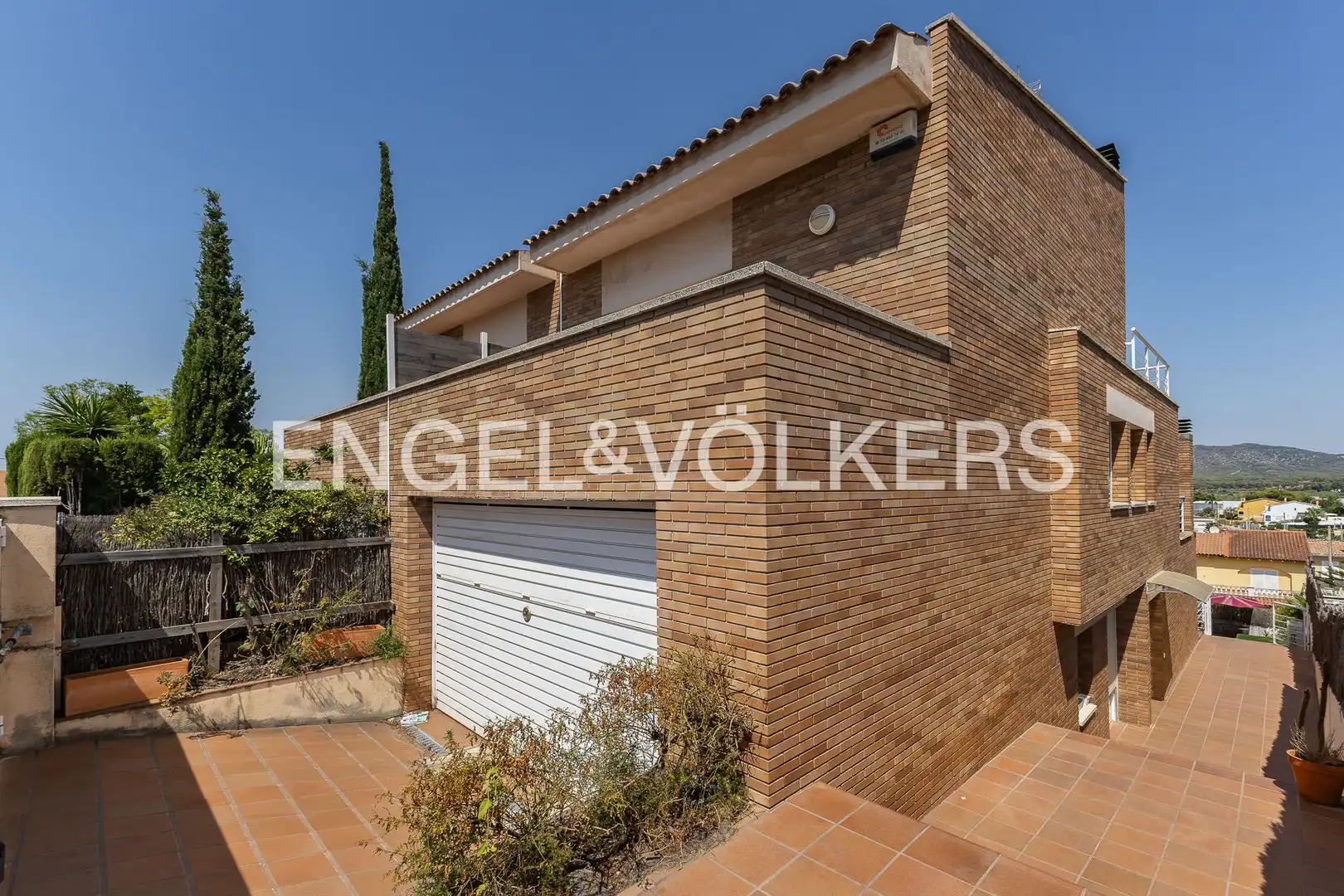 Vista exterior de Casa adosada en venda en Sant Pere de Ribes amb Aire condicionat, Calefacció i Jardí privat