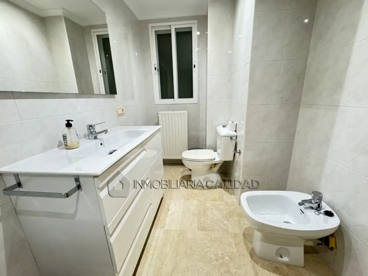 Badezimmer von Wohnung zur Miete in Burgos mit Heizung, Terrasse und Möbliert