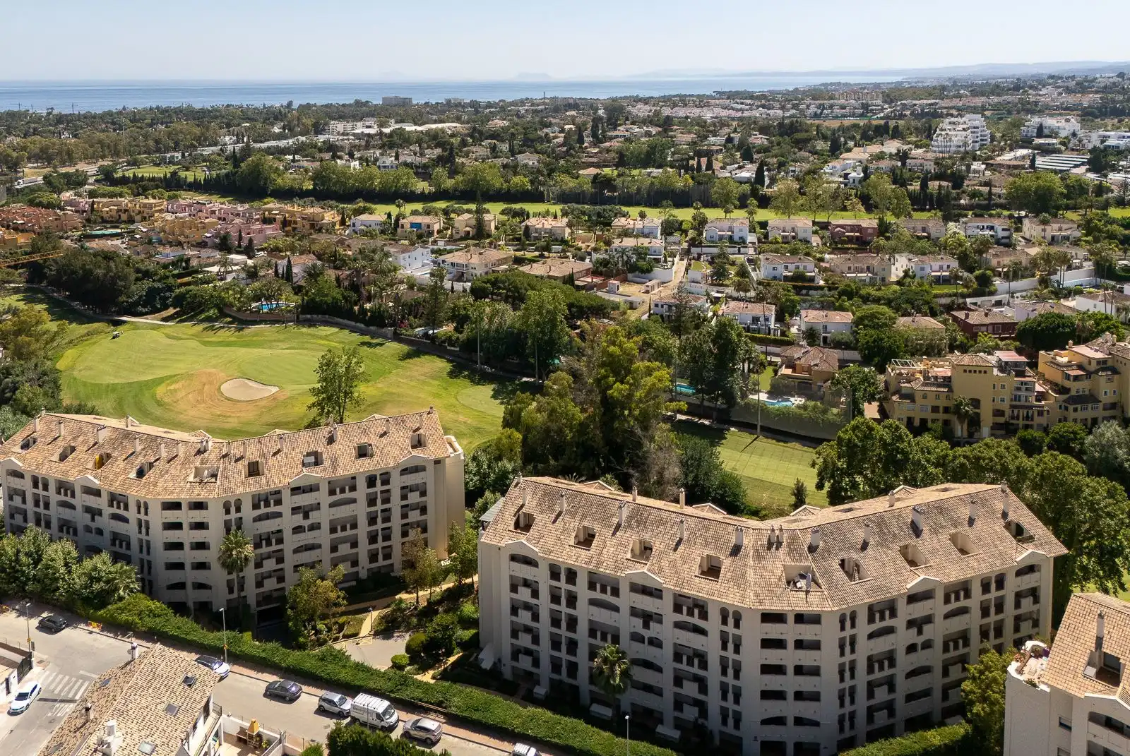 Vista exterior de Pis en venda en Marbella amb Aire condicionat, Terrassa i Traster