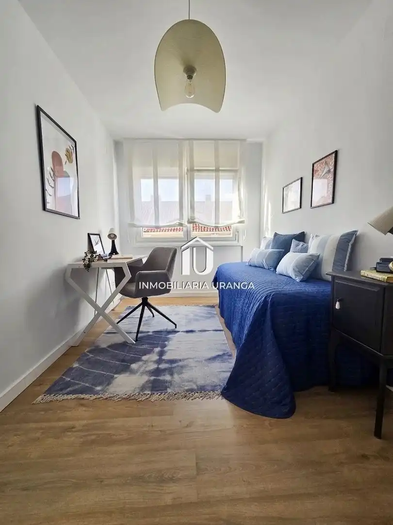 Bedroom of Flat for sale in Laredo