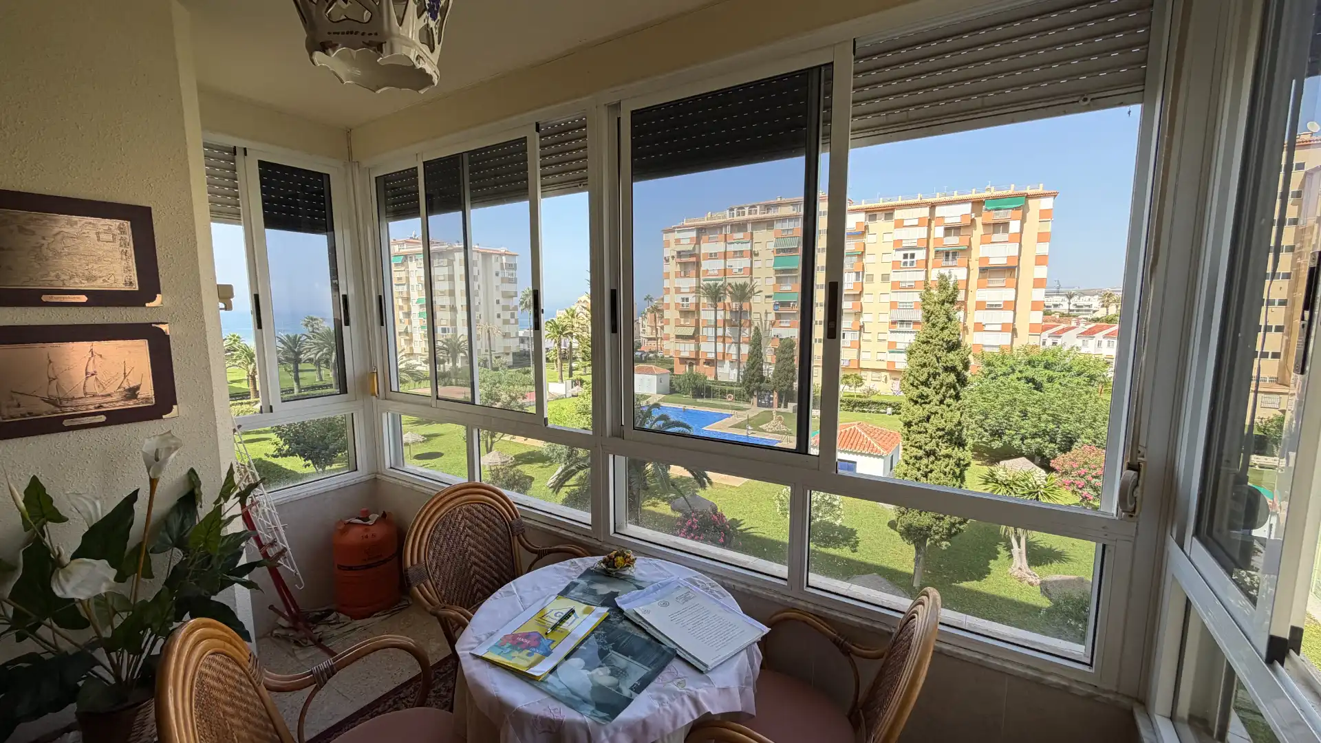 Schlafzimmer von Wohnungen zum Verkauf in Torrox mit Möbliert, Waschmaschine und Fernseher
