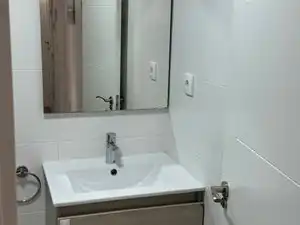 Baño de Piso de alquiler en Almuñécar con Aire acondicionado, Terraza y Amueblado