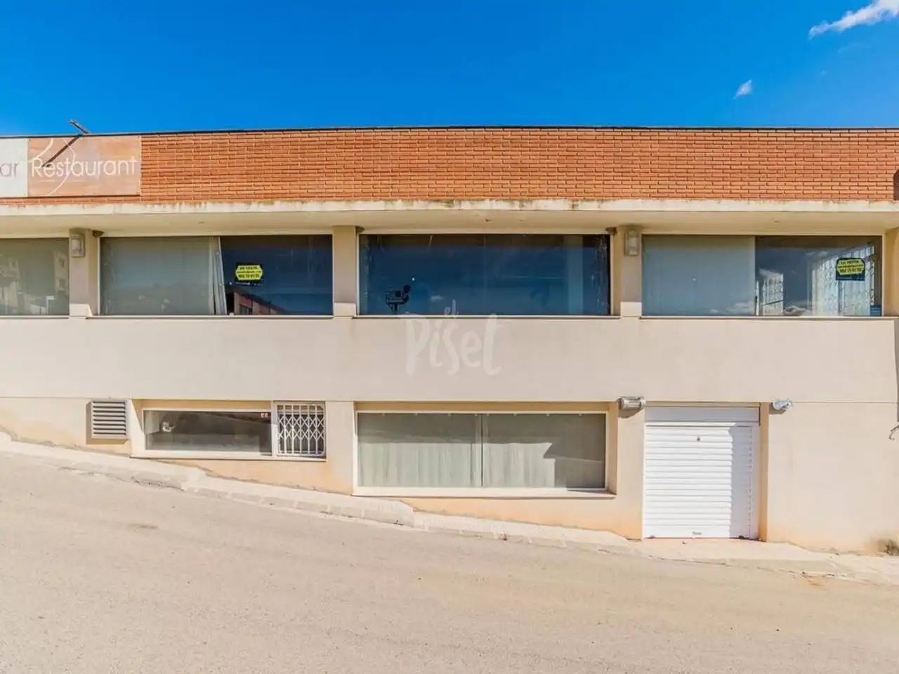 Außenansicht von Fabrikhallen zum Verkauf in Corbera d'Ebre