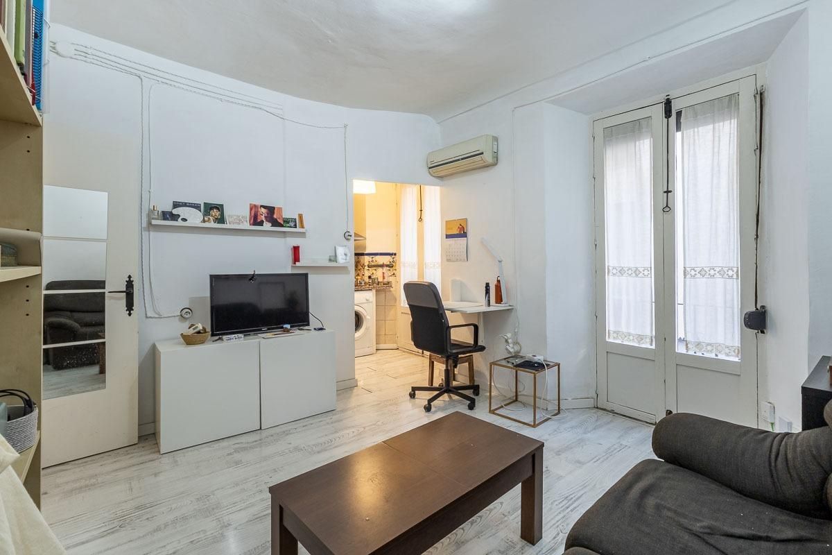 Dormitori de Pis en venda en  Granada Capital amb Aire condicionat i Balcó