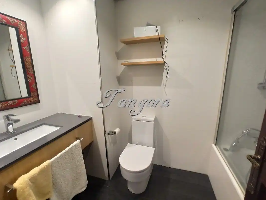 Bathroom of Flat for sale in Getxo   with Parquet flooring, Terrace and Storage room