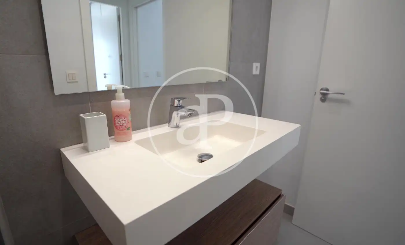 Badezimmer von Einfamilien-Reihenhaus zum Verkauf in Villajoyosa / La Vila Joiosa mit Klimaanlage, Heizung und Privatgarten