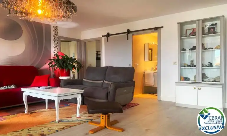 Sala d'estar de Àtic en venda en Roses amb Calefacció, Traster i Moblat