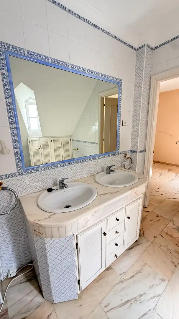 Badezimmer von Dachboden zum Verkauf in Vélez-Málaga mit Terrasse, Möbliert und Ofen