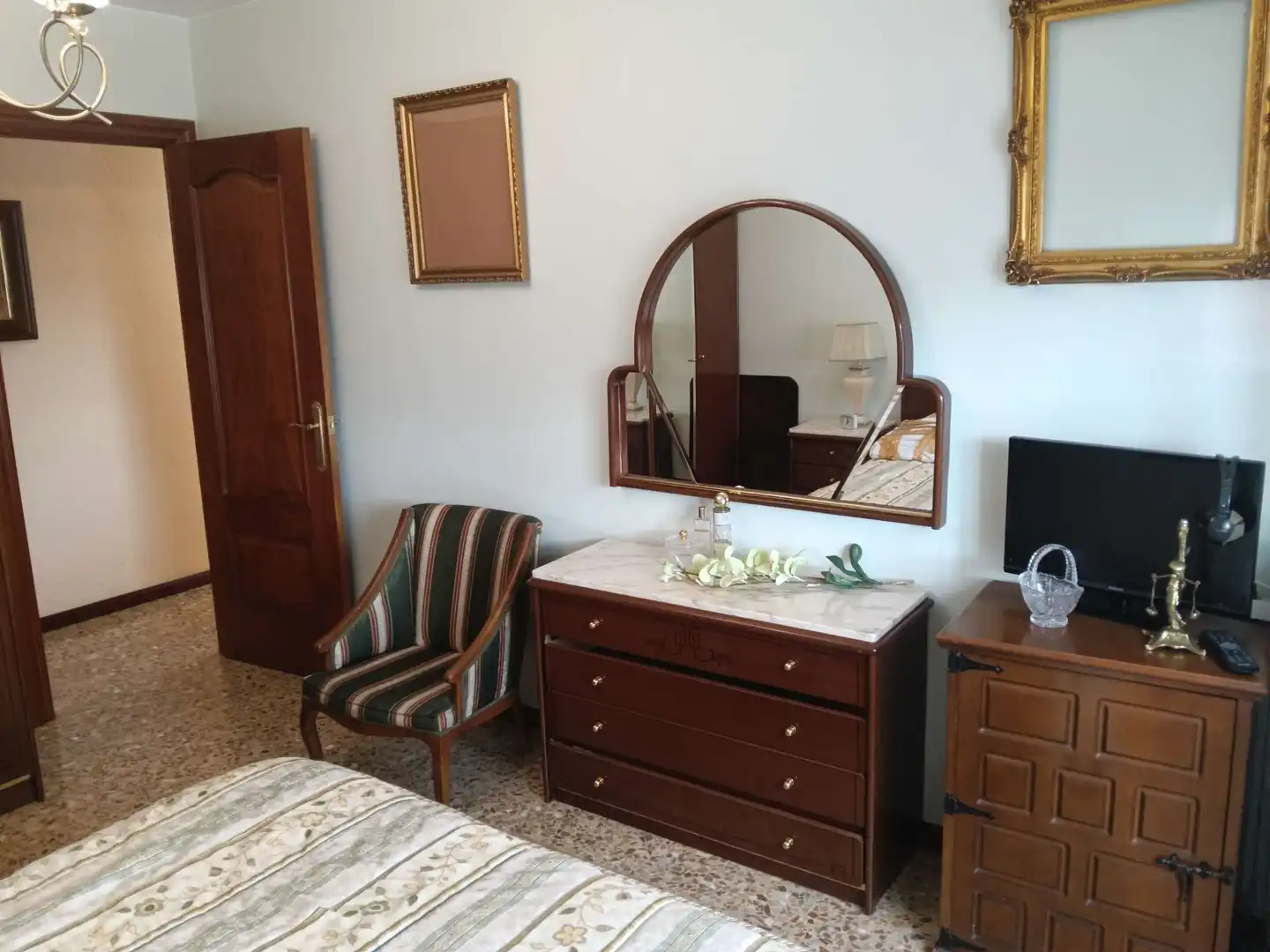 Bedroom of Flat for sale in Zaragoza  with Heating, Terrace and Furnished