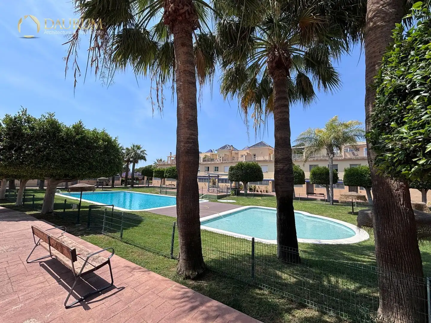Casa a schiera con piscina in vendita a AVENIDA ARQUITECTO FÉLIX CANDELA