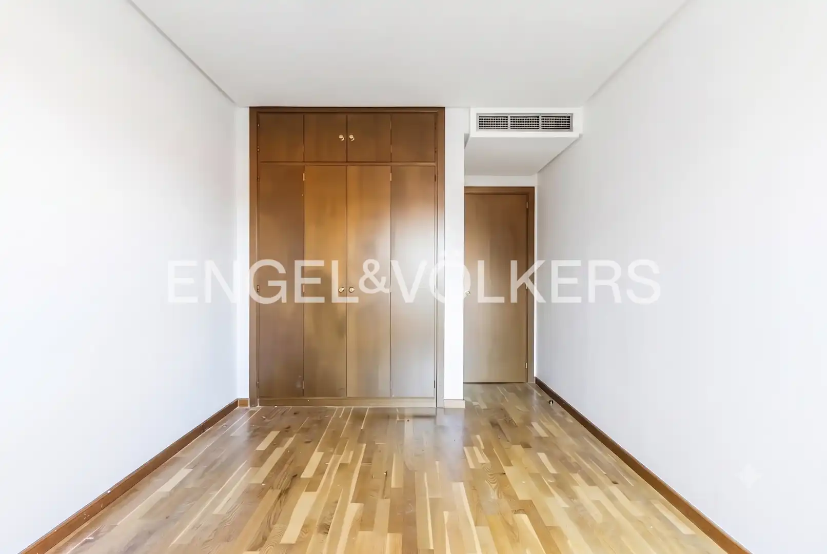 Flat for rent in Madrid  with Air Conditioner, Heating and Furnished