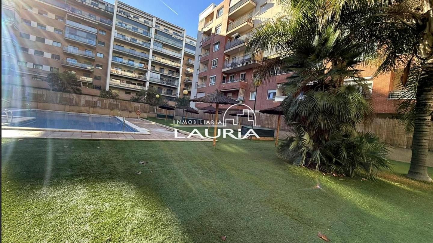 Vista exterior de Àtic de lloguer en Paterna amb Aire condicionat, Parquet i Terrassa