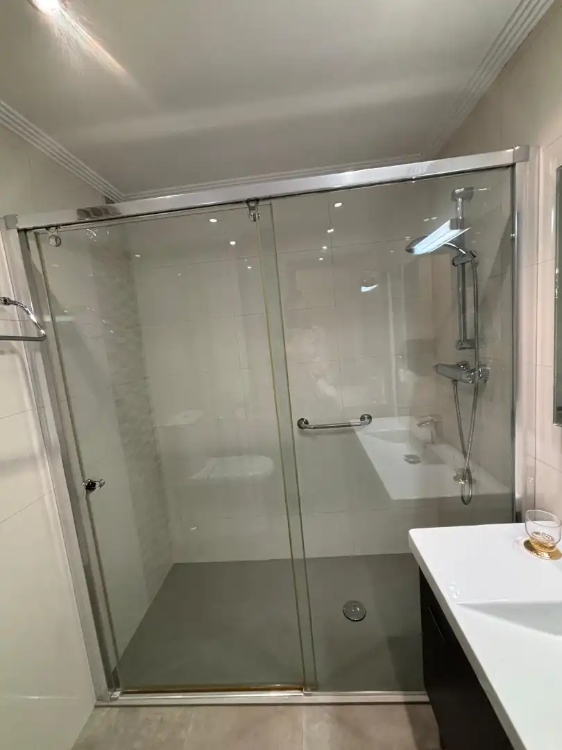 Baño de Piso de alquiler en  Pamplona / Iruña con Calefacción, Parquet y Amueblado