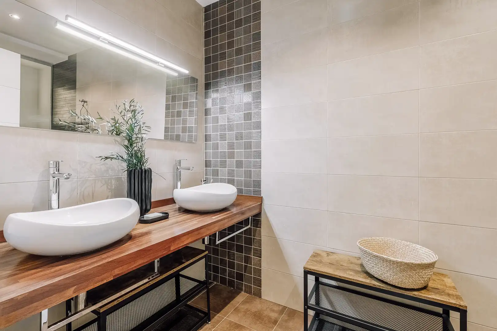 Bany de Apartament de lloguer en Madrid amb Aire condicionat, Calefacció i Moblat