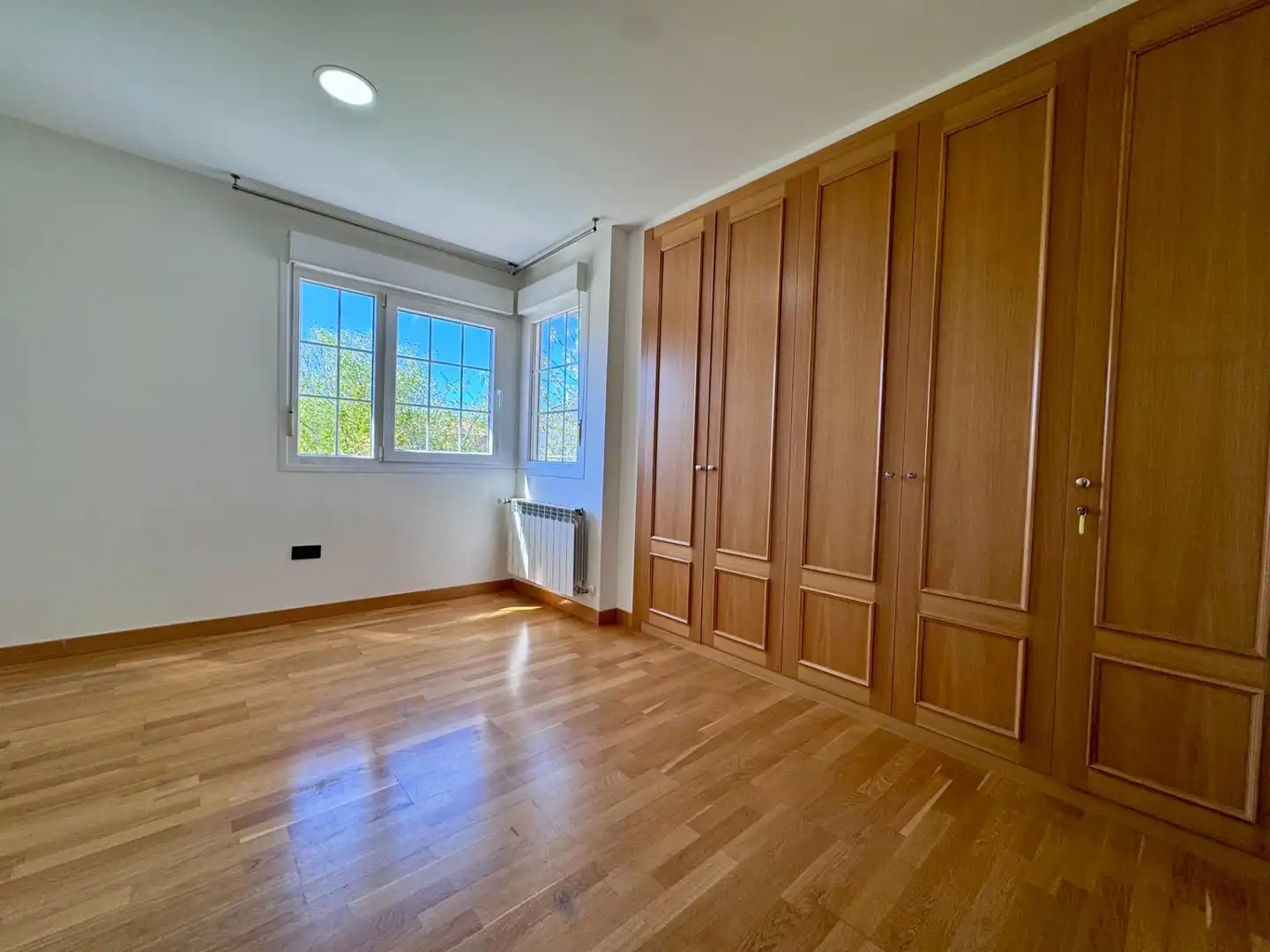 Habitación de Casa adosada en venta en Villanueva de la Cañada con Parquet