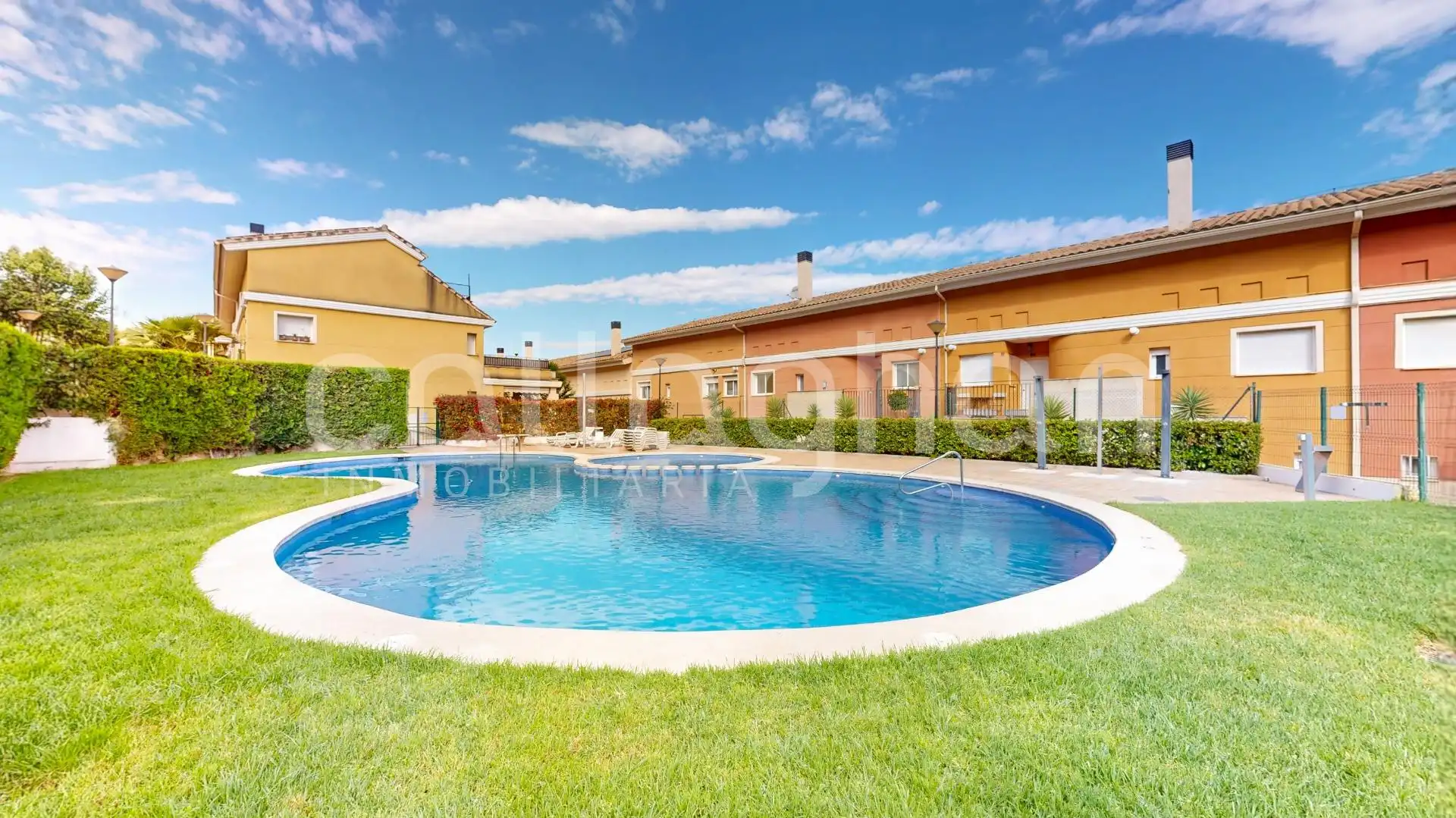 Piscina de Piso en venta en Chiva con Aire acondicionado, Parquet y Terraza