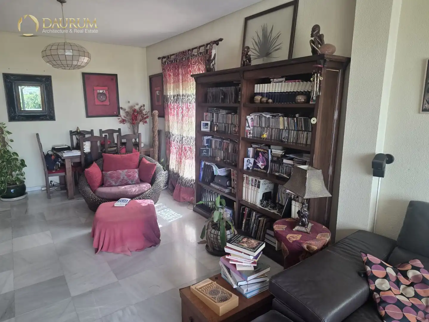 Sala d'estar de Casa o xalet en venda en Alcalá de Guadaira amb Aire condicionat, Terrassa i Traster