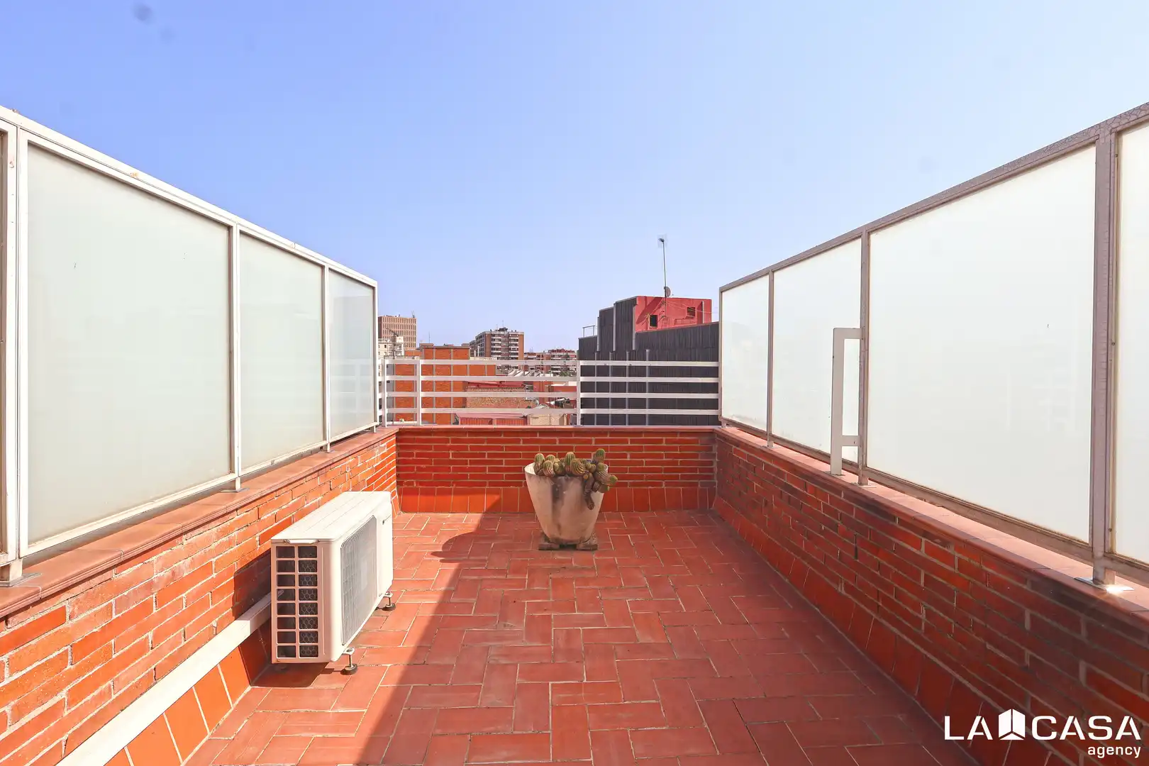 Terraza de Ático en venta en L'Hospitalet de Llobregat con Calefacción, Terraza y Balcón