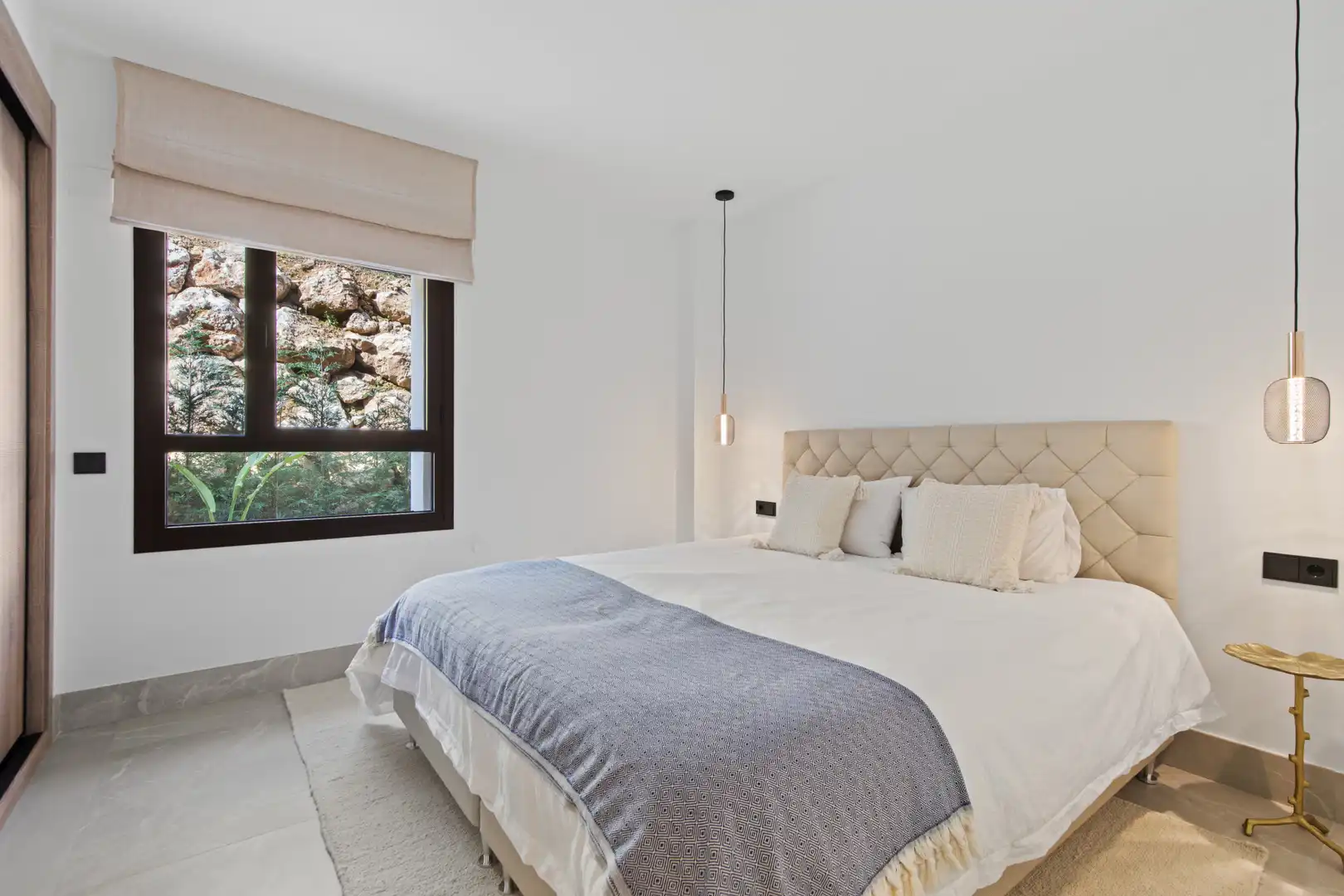 Habitación de Apartamento en venta en Istán con Aire acondicionado, Terraza y Piscina