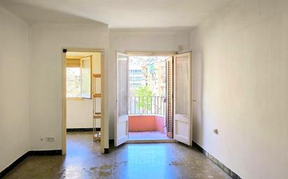 Schlafzimmer von Wohnung zum verkauf in  Barcelona Capital mit Balkon