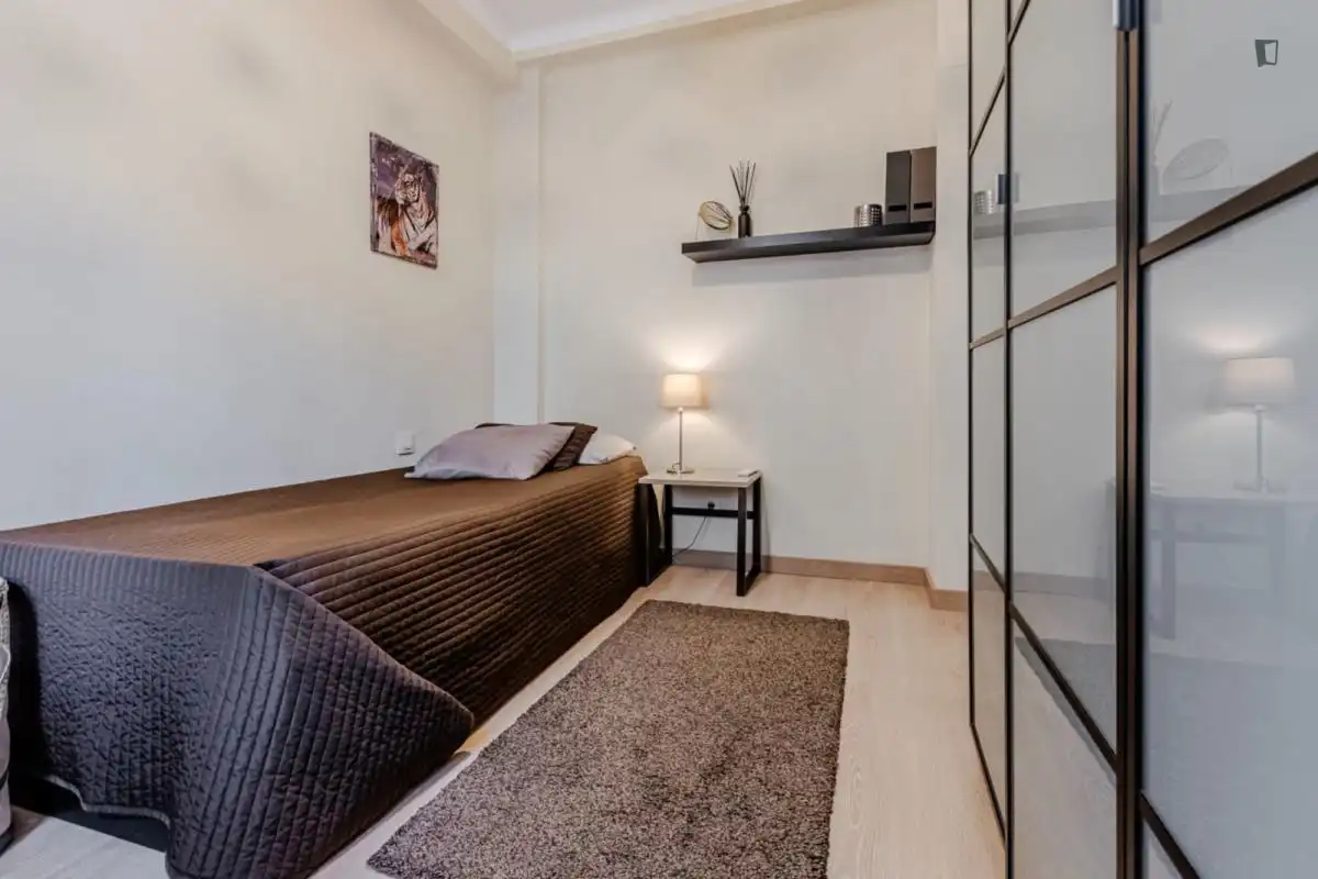 Dormitori de Apartament per a compartir en Barcelona amb Aire condicionat, Calefacció i Moblat