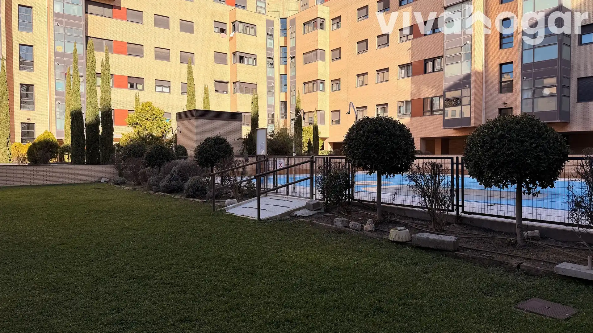Piscina de Ático en venta en Madrid con Aire acondicionado, Terraza y Trastero