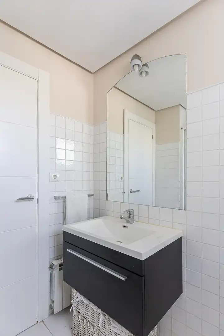 Badezimmer von Wohnung zum Verkauf in Madrid mit Klimaanlage, Heizung und Privatgarten