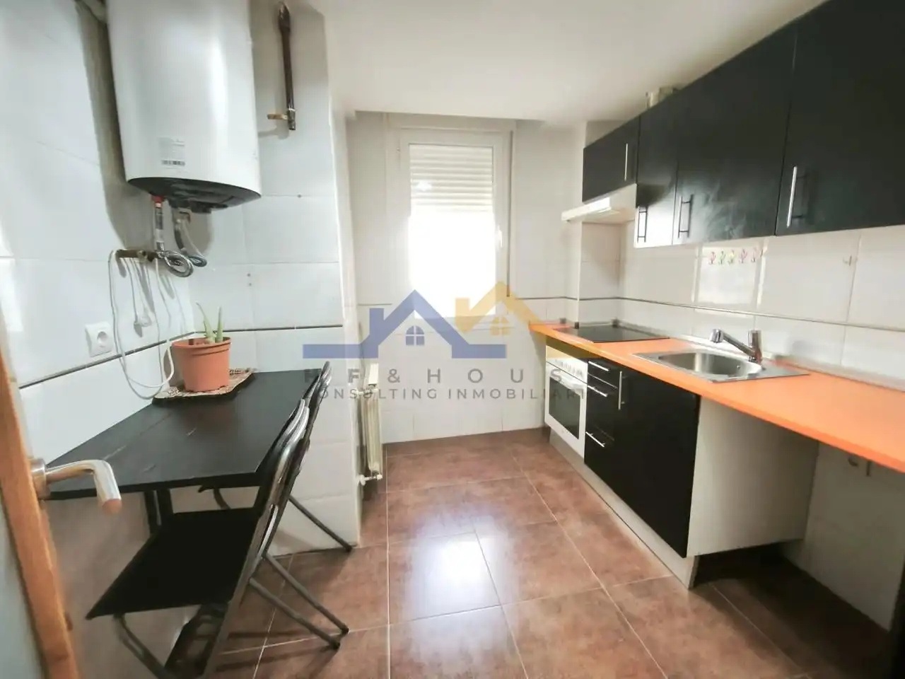 Küche von Wohnung zum Verkauf in Ontígola mit Klimaanlage, Heizung und Privatgarten