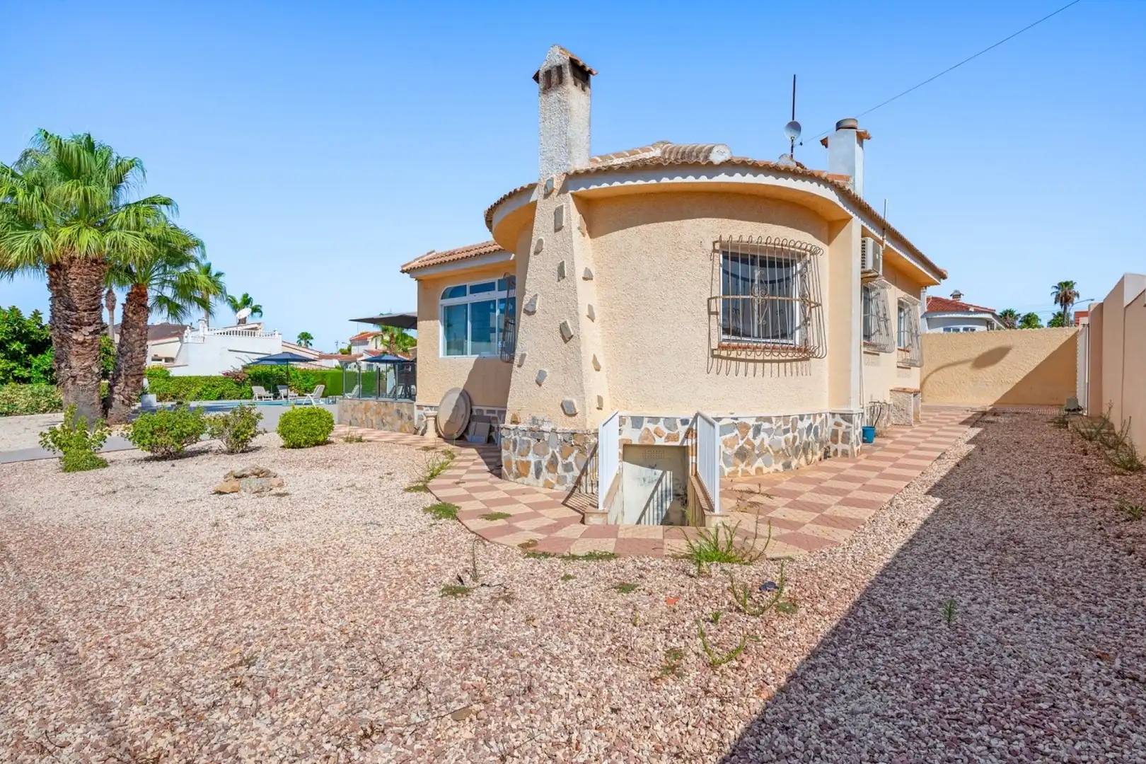 Vista exterior de Casa o xalet en venda en Rojales amb Aire condicionat, Calefacció i Jardí privat