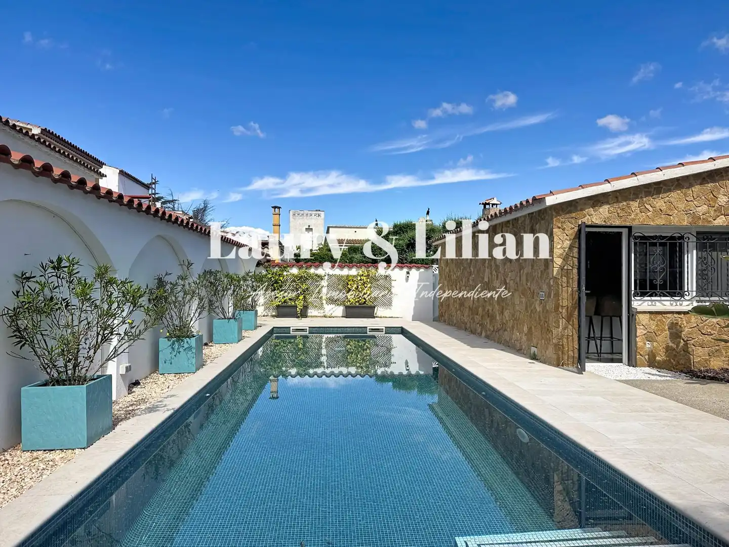 Vista exterior de Casa o xalet en venda en Empuriabrava amb Aire condicionat, Calefacció i Terrassa
